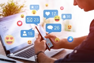 Facebook Twitter Google Linkedin en el trabajo: ¿prohibición, regulación o indiferencia?