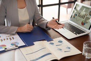 ¿Puede el empleador pagar salarios distintos por igual tarea? Los sistemas de evaluación de desempeño