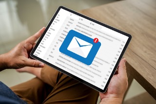 ¿Es válida la notificación que hace el trabajador por correo electrónico?